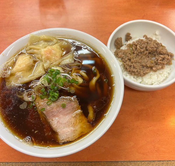 「海老ワンタンメン(濃口)1050円➕生姜丼100円」@日陰の写真