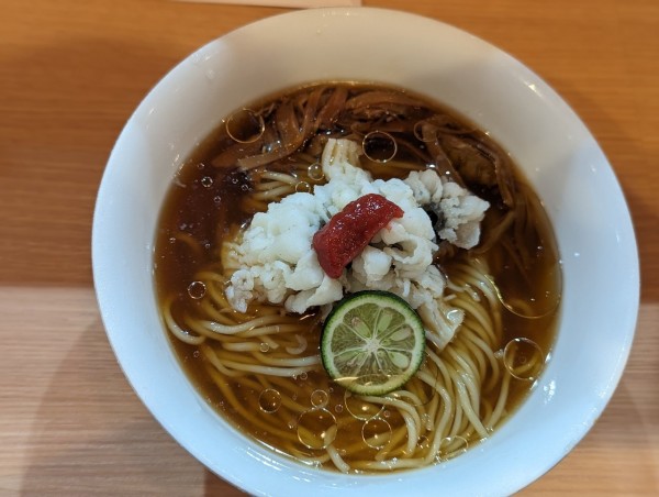 「夏季限定冷やし鱧出汁ラーメン」@RAMEN ガモウスマイルの写真