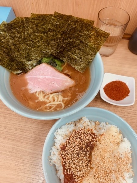 「のり増しラーメン（並）850円　激辛100円　無料ライス」@横浜ラーメン 武蔵家 明大前店の写真