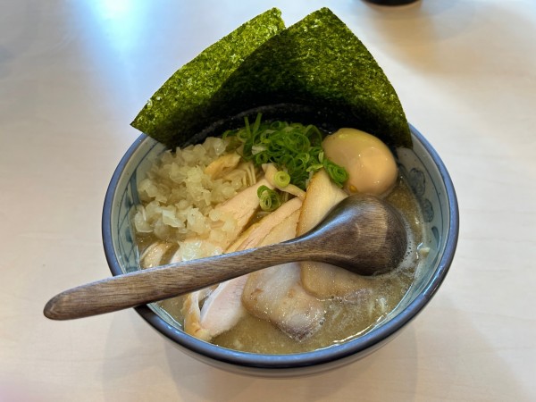 「濃厚鶏白湯焦がしニンニク入らーめん」@麺や なかいまの写真