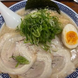 チャーシュー豚骨醤油麺