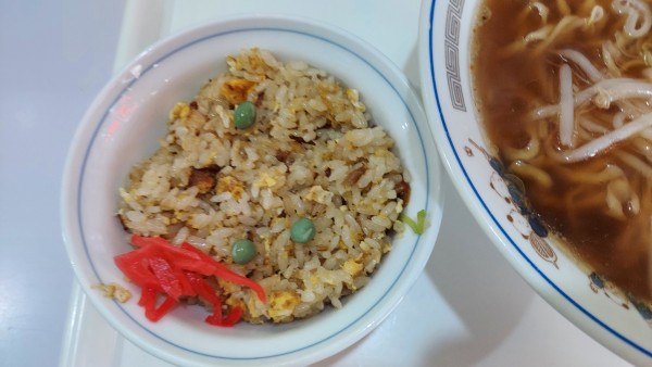 「半チャーハン 350円（ラーメンと）」@中華料理 金来の写真