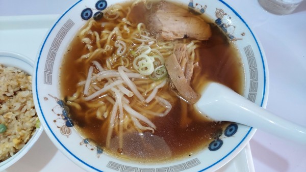 「ラーメン 450円（半チャーハンと）」@中華料理 金来の写真