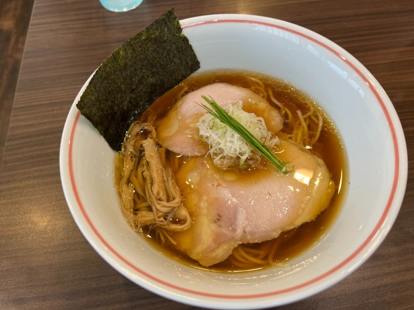 「醤油らぁ麺」@らぁ麺  麦一粒の写真