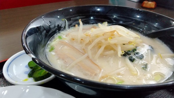 「#豚骨ラーメン #炒飯 #825円 #ラーメンセット」@台湾料理 鴻翔の写真