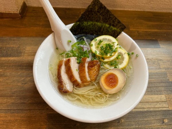 「夏の塩レモンラーメン（並盛・150g）980円→500円」@麺屋 承太郎の写真