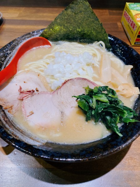 「濃厚豚骨醤油ラーメン　大盛」@五代目むじゃきの写真