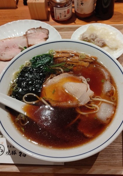 「ワンタン麺醤油」@日本橋室町 焼豚 福の屋の写真