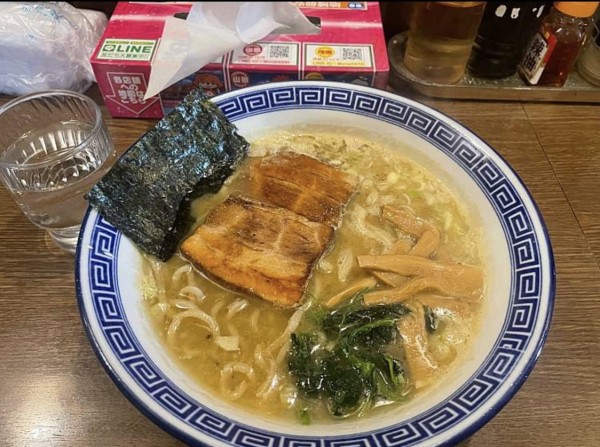 「豚骨醤油ラーメン」@らー麺にしかわの写真