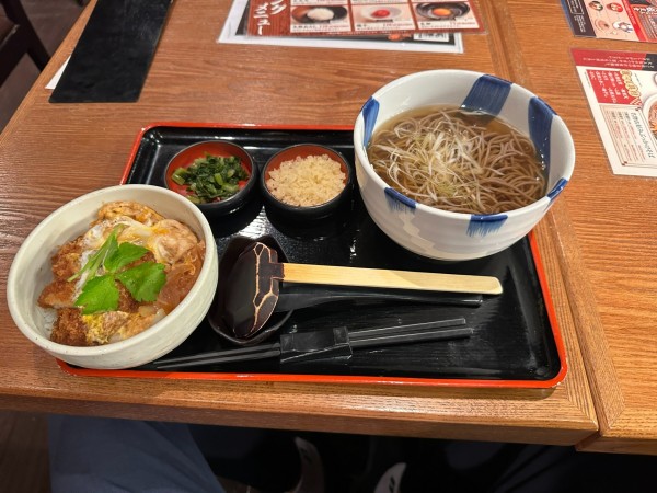 「かつ丼定食(温かいそば)1,060円」@信州そば処 そじ坊 高崎モントレー店の写真