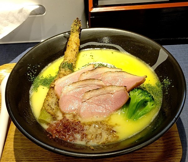 「鶏白湯そば990円」@麺巧 潮の写真