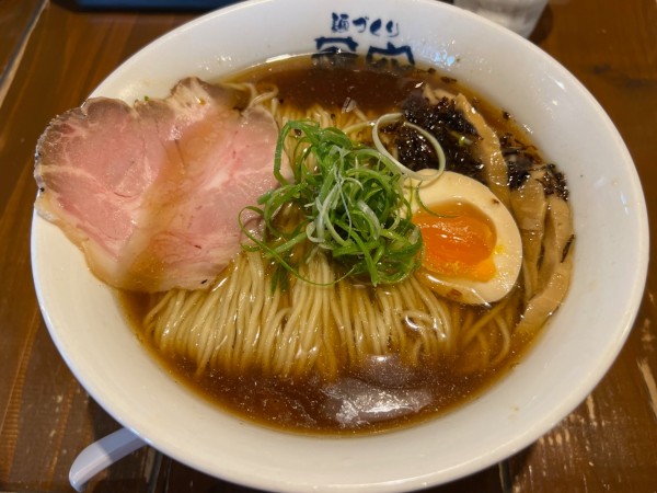 「醤油らぁめん　特盛」@麺づくり 蒼空 本店の写真