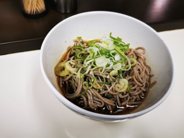 「冷やしかけそば」@そば処 弁菜亭 7・8番ホーム店の写真