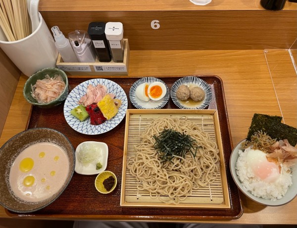 「くるみだれせいろ+つくね+塩たまご+温玉じゃこごはん」@しののめヌードルの写真