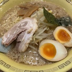 味玉付き中華そば　大盛り　ニンニク別皿