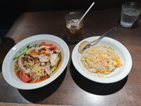 「本日の日替わり①（バンバンジー冷麺&半チャーハン）900円」@上海華龍 ヤマダ電機LABI1高崎店の写真