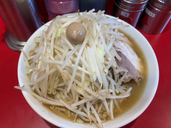 「ラーメン（普通300g）900円　ニンニクなしヤサイ」@麺屋HEROの写真