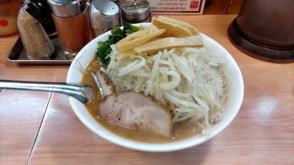 「味噌ラーメン９００円(野菜大盛+１００円)」@えぞ菊 戸塚店の写真