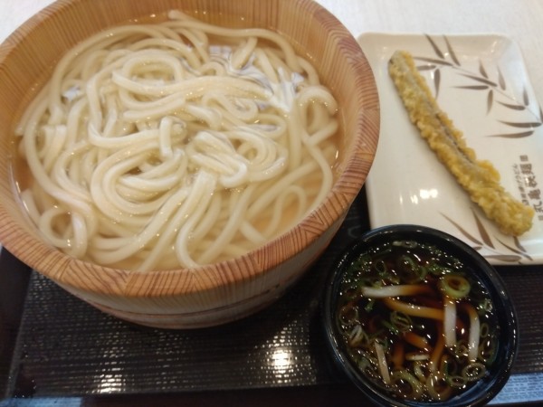 「釜揚げうどん+ごぼう天」@丸亀製麺 メガステージ白河店の写真