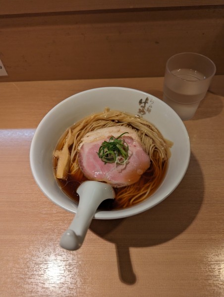 「醤油ラーメン」@らぁ麺 はやし田 新宿本店の写真