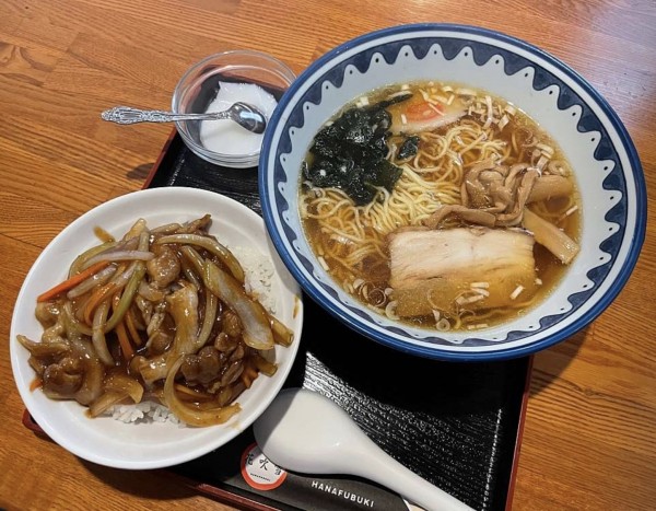 「ラーメンミニ肉丼セット」@中華酒家花吹雪の写真