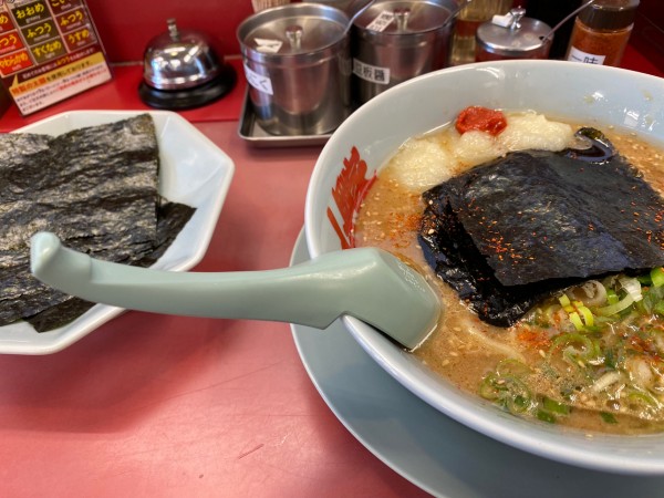 「味噌ラーメン　＋海苔5枚(LINEクーポン)」@山岡家 平塚店の写真