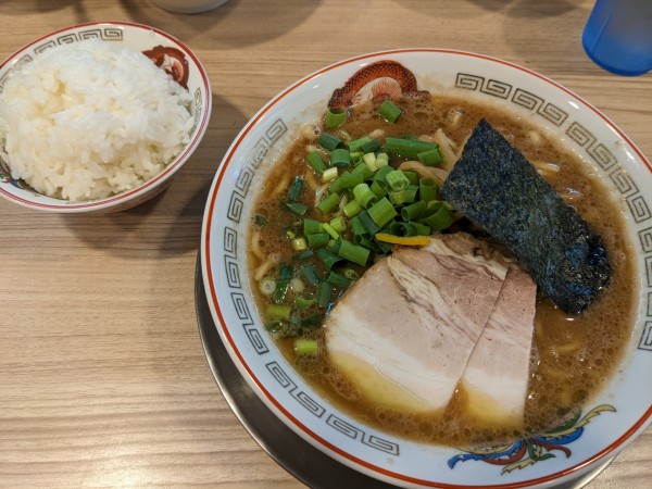 「ラーメン（黒）+ライス」@鯨人の写真