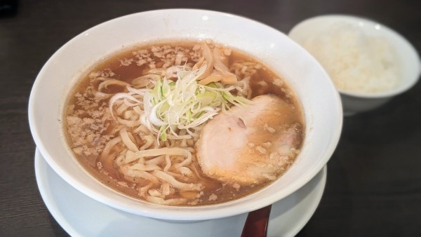「醤油らぁ麺(800円)」@らぁめん 吉家の写真