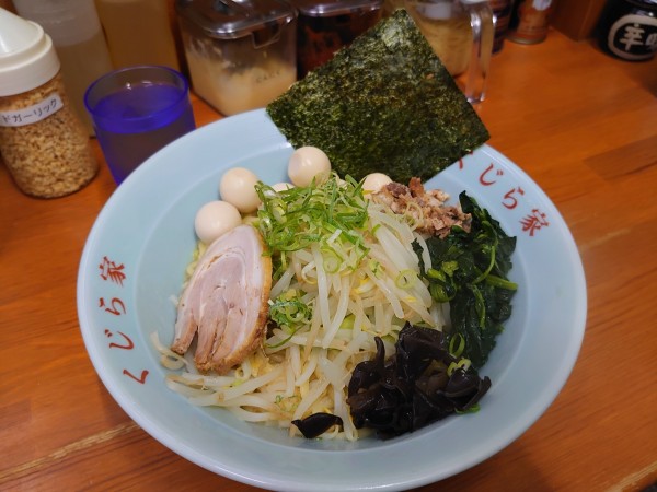 「油そば塩+うずらの卵」@ラーメン くじら家の写真