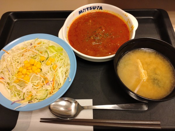 「（期間限定）トマトカレー ロカボ野菜変更　３９０円」@松屋 赤坂店の写真