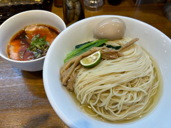 「煮干水の冷やつけめん1000円(大盛同額)+味玉100円」@中華そばや 和凡の写真