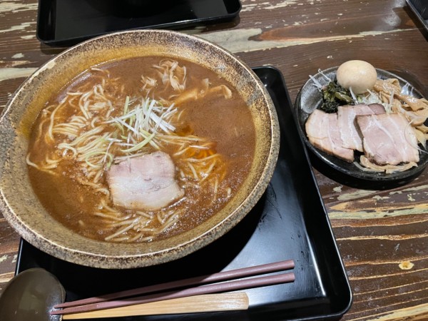 「中華そば（中）トッピング全部入り」@もちもちの木 白岡店の写真