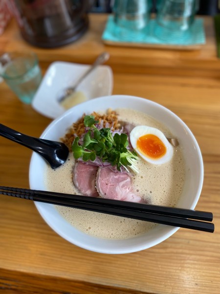 「鶏泡醤油ニンニクトッピング」@鶏泡そば 草戸ベースの写真