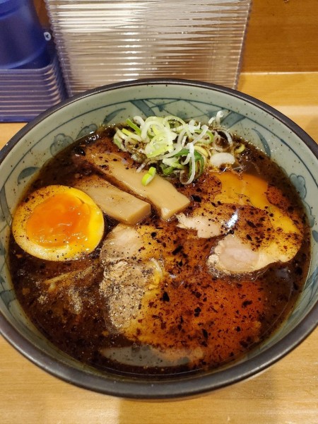 「醤油ラーメン」@焦がしネギらーめん 葱次郎 大宮東口店の写真