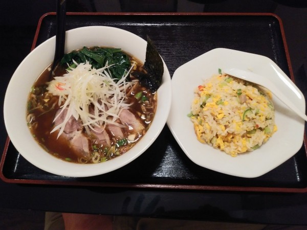 「チャーシューメン　半チャーハンセット　1000円」@中華料理 福苑の写真