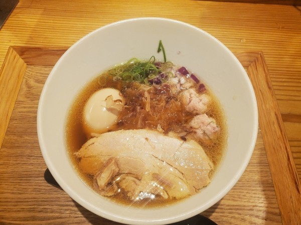 「鮪節ラーメン 全部のせ」@鶏と鮪節 麺屋 勝時の写真