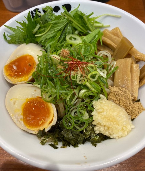 「冷やしまぜそば(醤油)　９００円」@麺屋こころ 六角橋店の写真