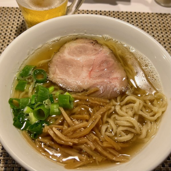 「塩らぁめん＋エビス生ビール」@らぁめんや やしげるの写真