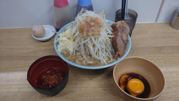 「ラーメン/生卵/全増し/辛アブラ」@俺の生きる道 白山店の写真