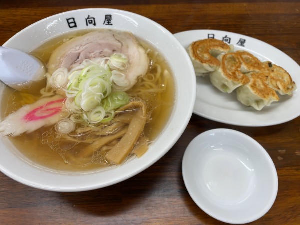 「ラーメンと3個餃子」@青竹手打ちラーメン 日向屋の写真