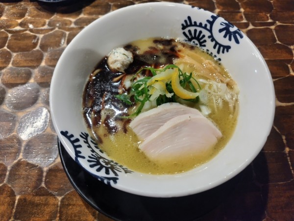 「黒純鶏そば」@特級鶏蕎麦 龍介の写真