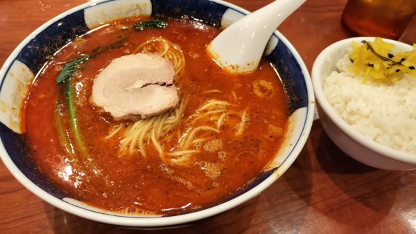 「だんだんめん激辛900円」@支那麺屋 日比谷よかろうの写真