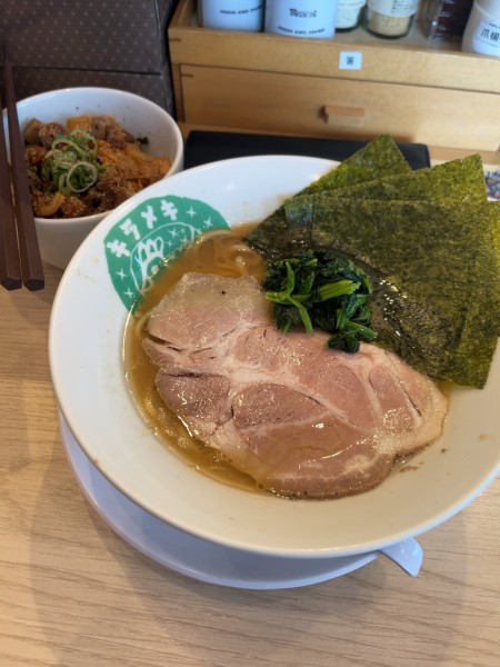 「家系ラーメン」@キラメキノトリ 宇治槙島店の写真
