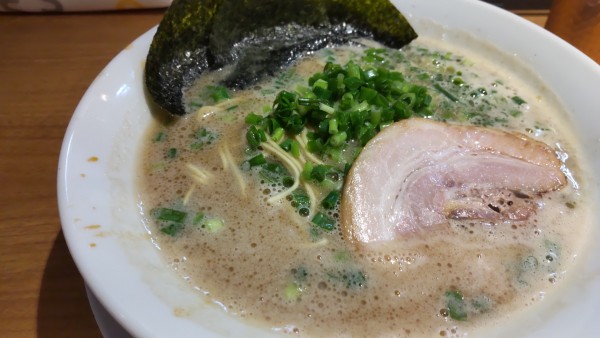 「ラーメンバリカタ」@釜焚きとんこつ がっとん 東京ラーメン横丁店の写真