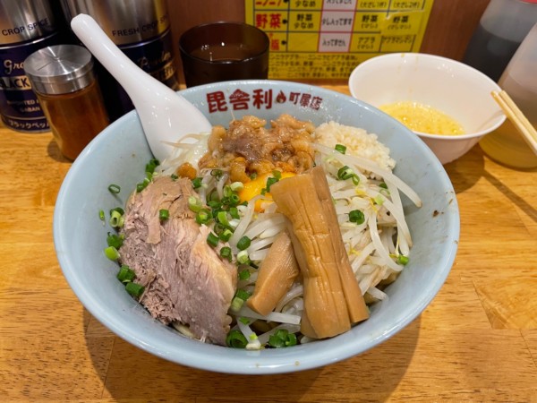 「汁無し」@自家製麺 毘舎利の写真