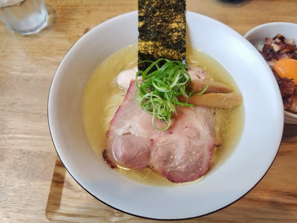 「地鶏白醤油そば」@中華蕎麦 みうらの写真