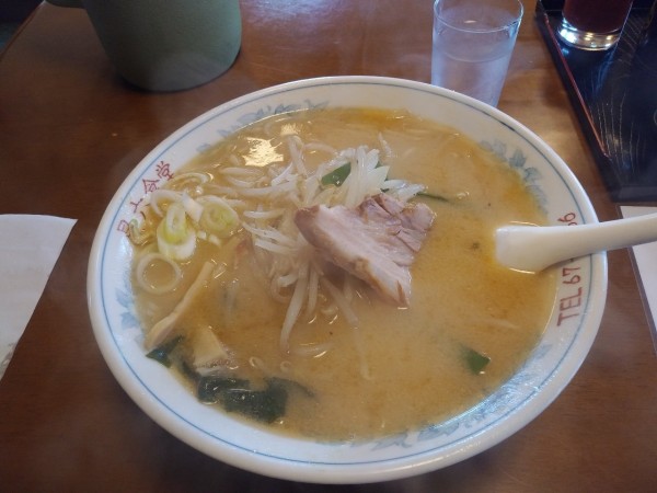 「みそラーメン　大盛　800+100円」@星六の写真