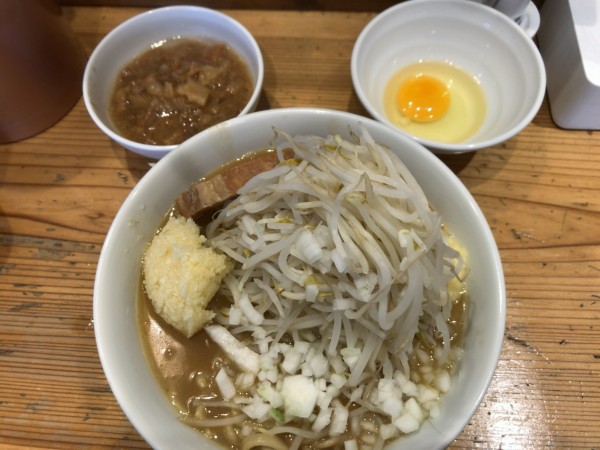 「ぶたじま味噌（150g）￥850＋生たまご＋味付あぶら」@麺屋鈴春の写真