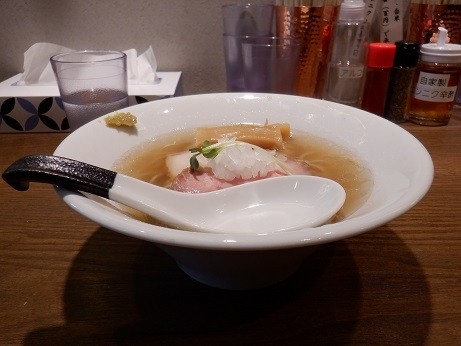 「牡蠣塩らぁ麺」@RAMEN and TSUKEMEN Number.6の写真