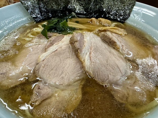 「醤油ラーメン（豚骨スープ）」@ラーメン JUNJIの写真